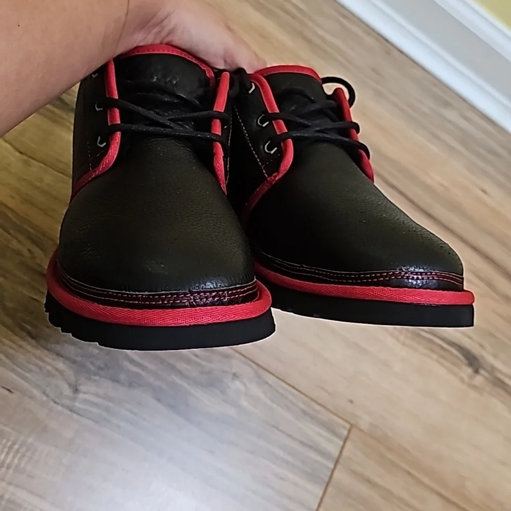 UGG Neumel Leather chukka boots